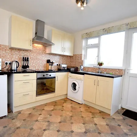 1 Bed In Village Llh16 *